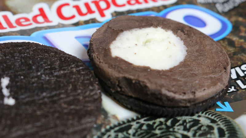 Illustration for article titled Filled Cupcake Oreos: The Snacktaku Review